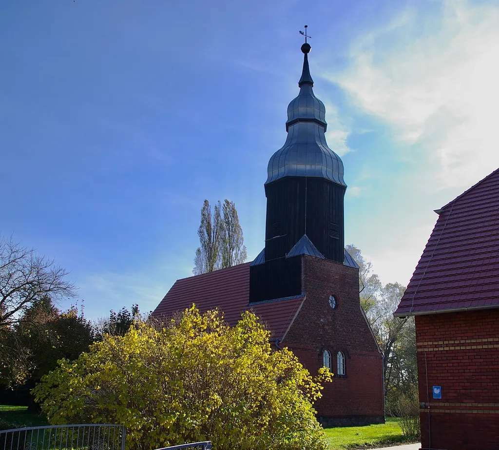 Kasel-Goluig in Brandenburg. Die Kirche im Ortsteil Jetsch steht unter Denkmalschutz.