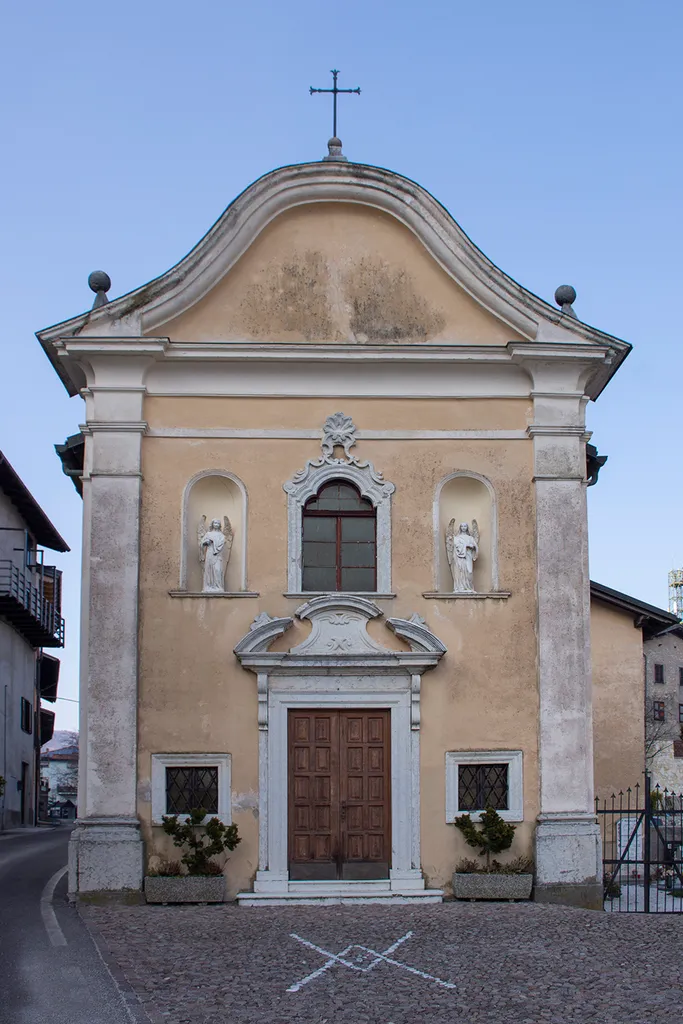 La chiesa parrocchiale di San Valentino di Matassone, frazione di Vallarsa (TN) risalente al XVII secolo
