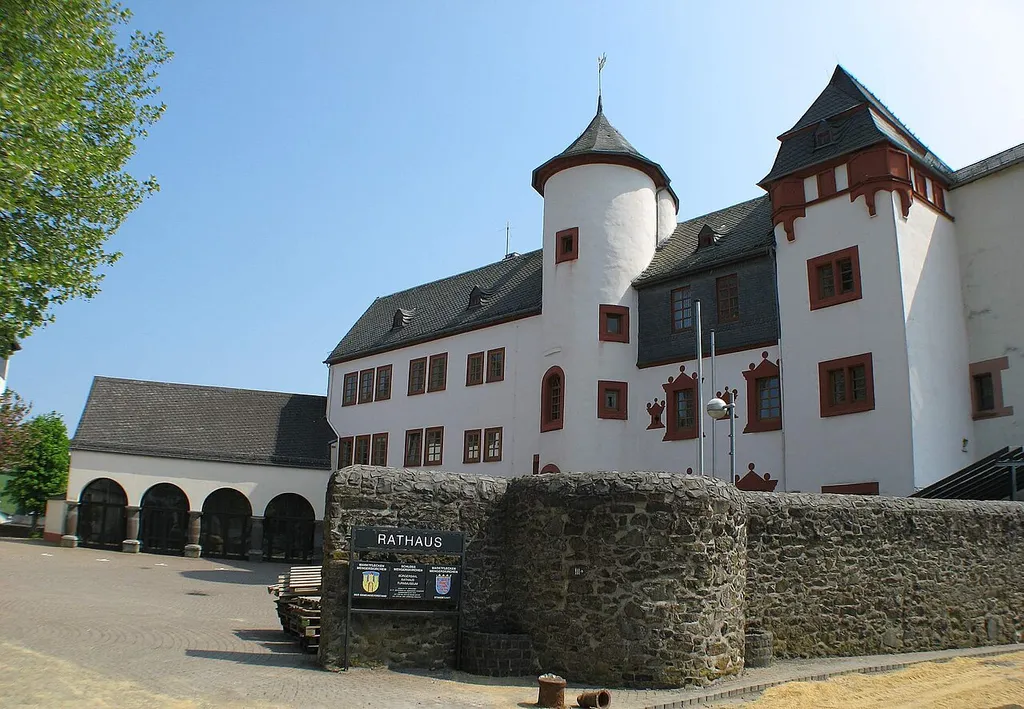 Schloss in Mengerskirchen erbaut ab 1341, heute Rathaus