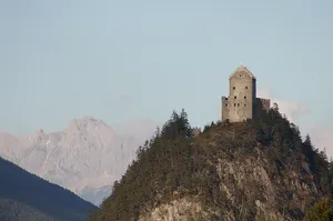 Kronburg, Zams