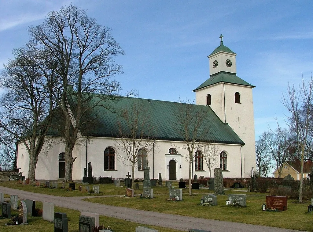On August 6, 1827, the foundation stone was laid to the new church of Crown Prince Oscar who took a break in Väckelsång on his journey to Karlskrona. The neoclassicist church consists of rectangular long houses with a straightforward choir wall and an underlying sacristia. The main entrance is located in the ground floor of the tower. The entrance was sealed by Domprosten Isac Heurlin on June 11, 1832.