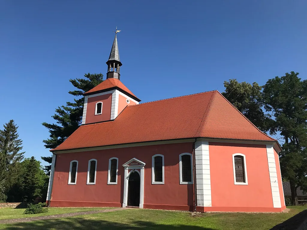 Die Dorfkirche Krügersdorf der Stadt Beeskow im Landkreis Oder-Spree ist eine barocke Saalkirche von 1720. Im Innern hängt unter anderem ein Taufengel aus der ersten Hälfte des 18. Jahrhunderts.