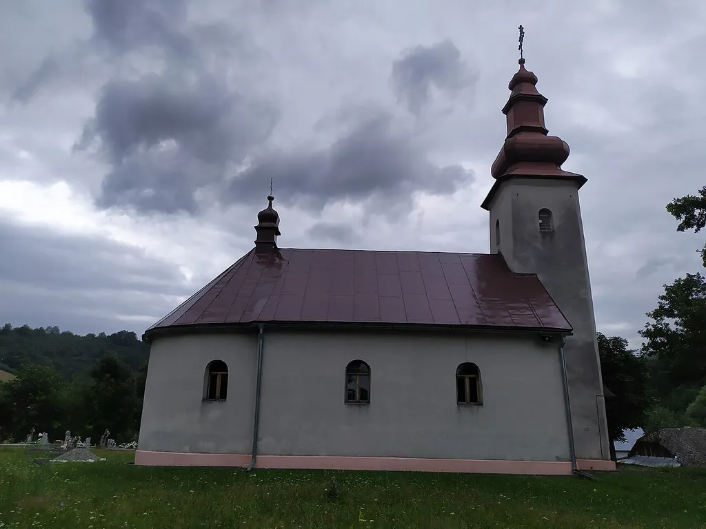 Kolbasov (okr. Snina), gréckokatolícky Chrám Troch svätiteľov (Všetkých svätých); celkový pohľad