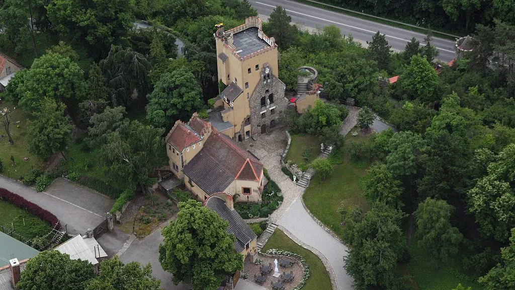 Roseburg, Ballenstedt: Luftaufnahme aus nordwestlicher Richtung