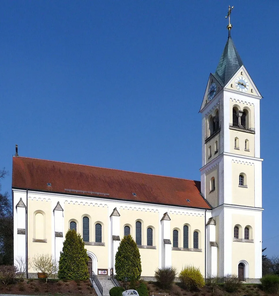 Die katholische Pfarrkirche Maria Himmelfahrt in Ortenburg. Bauzeit 1892 bis 1894, Architekt Johann Baptist Schott.