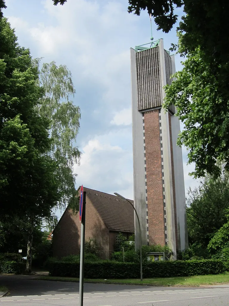 Evangelisch-lutherische Friedenskirche an der Berner Allee in Farmsen-Berne.