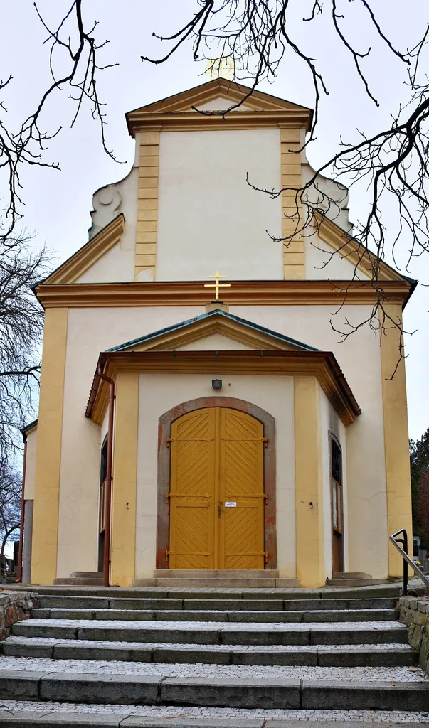 Kostel Narození Panny Marie v Modřanech