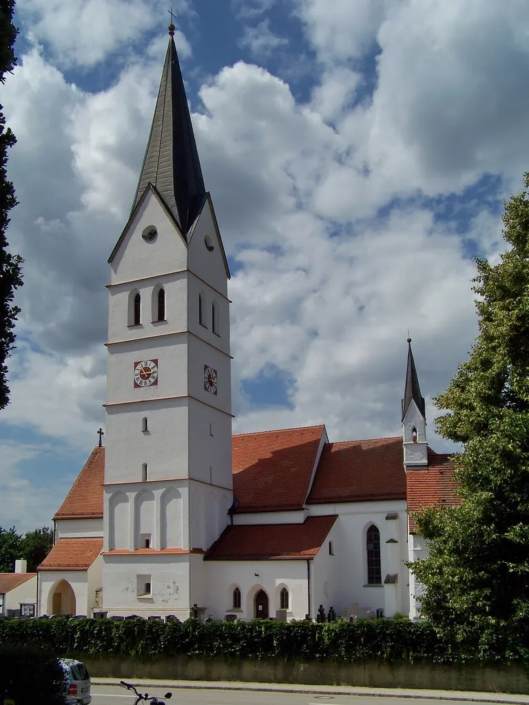 Oberhausen, Landauer Straße 113. Katholische Pfarrkirche Mariä Himmelfahrt. Saalkirche mit eingezogenem Chor und Südturm aus der 2. Hälfte des 15. Jahrhunderts. Langhaus im Kern romanisch. Friedhofskapelle, kleiner Saalbau mit Dachreiter und Strebepfeiler aus der 1. Hälfte des 15. Jahrhunderts.