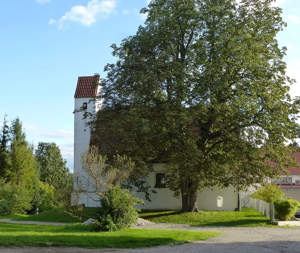 Goppertshofen, Katholische Filialkirche St. Nikolaus im Pfarrverband Dachau-St. Jakob. Ansicht von NNO