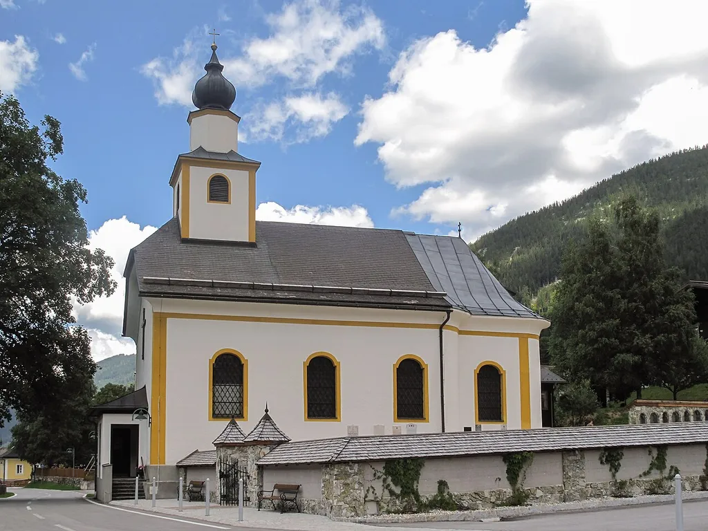 Untertauern, church