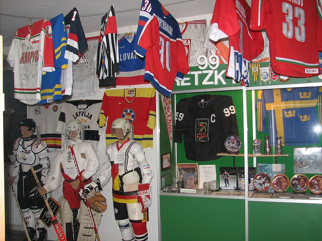 Ausstellungsraum im Eishockeymuseum
