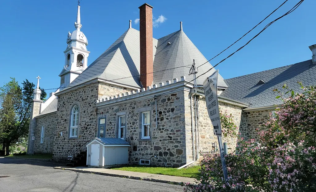 The catholic church of Saint-Marc-sur-Richelieu was built with stone walls and a single steeple. View of the north façade facing the presbytery.