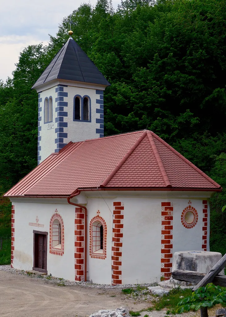 Romanska cerkev, prenovljena v 17. stoletju