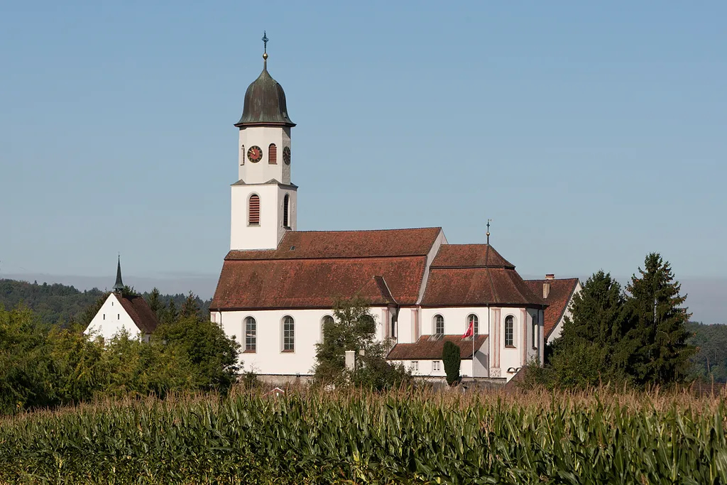 Katholische Kirche und Friedhofkapelle (Beinhaus) in Frick