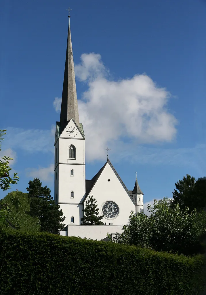Römisch-katholische Pfarrkirche Hl. Dreifaltigkeit Adliswil, Ansicht von Süden
