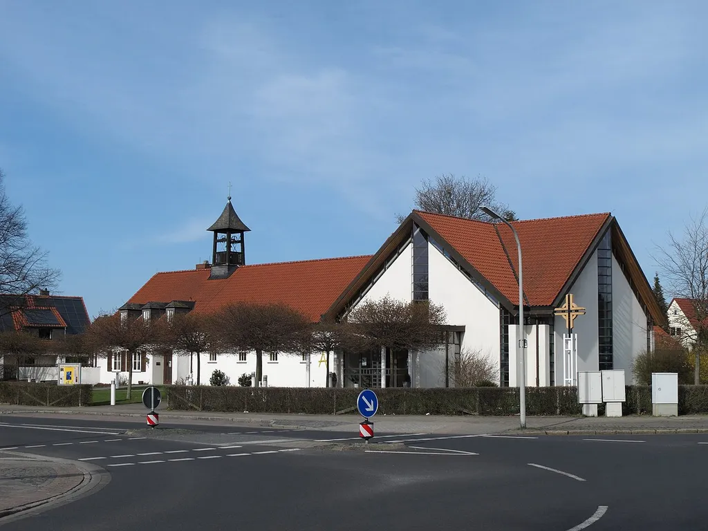 Braunschweig, Sankt-Markus-Kirche, Heidehöhe 28, 38126 Braunschweig. Das Gebäude wurde nach Plänen von Norbert Koch errichtet und 1999 fertiggestellt.