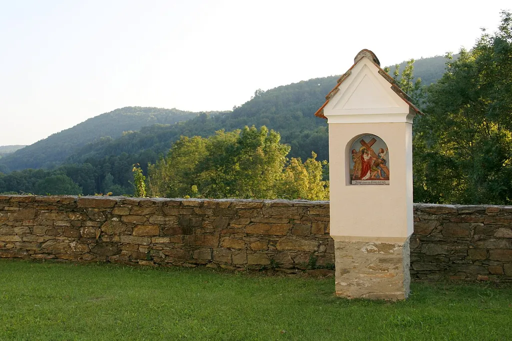 Kalvarienbergstationen bei der Kirche