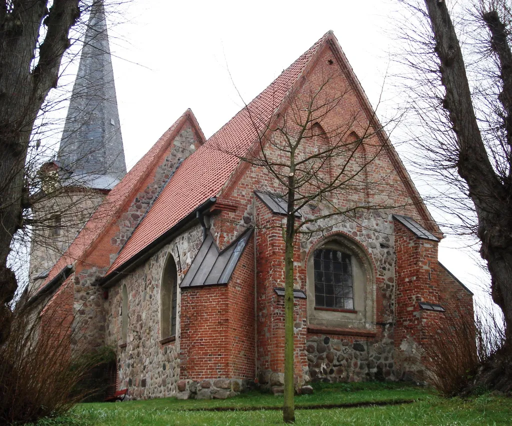 Die Vicelinkirche Pronstorf - von Osten