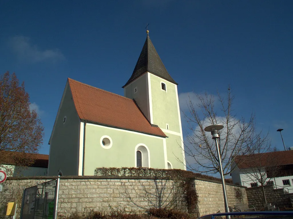 Die katholische Filialkirche St. Maria in Unterbuchfeld bei Deining in der Oberpfalz: