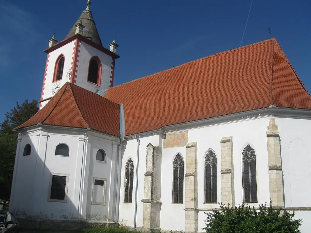 Cerkev v Jareninskem Dolu postavljena leta 1135 in posvečena sv. Mariji.
