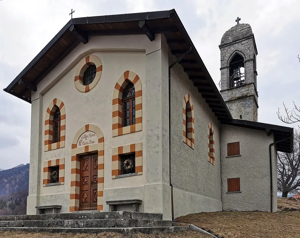 Chiesetta della Madonna della Salute (Malè, Cusino), su un'altura (detta Motter) sovrastante la frazione Malè (in comune di Cusino)