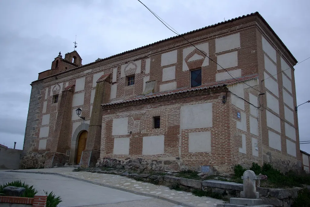 Iglesia de advocación a santo Tomás apóstol del s. XVI en Santo Tomé de Zabarcos, Ávila, España
