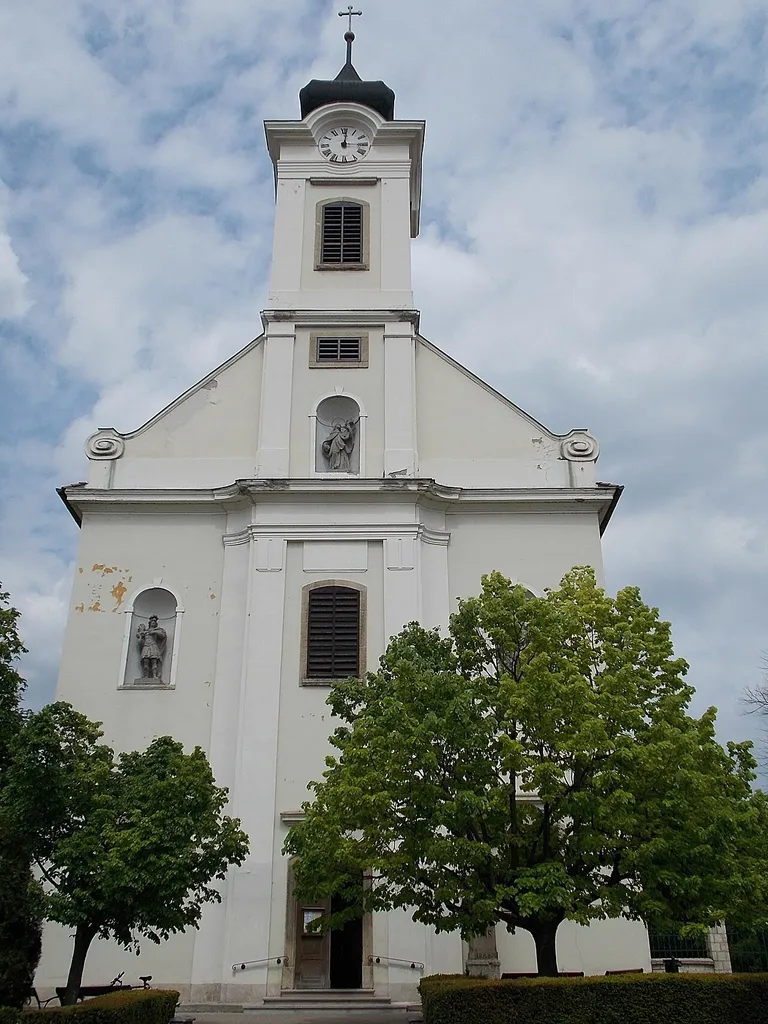 Nepomuki Szent János templom. Műemlék ID 6931. Barokk, 1744-1751. Mayerhoffer Ádám és Medhammer György tervezték. - Budaörs. Templom tér 1