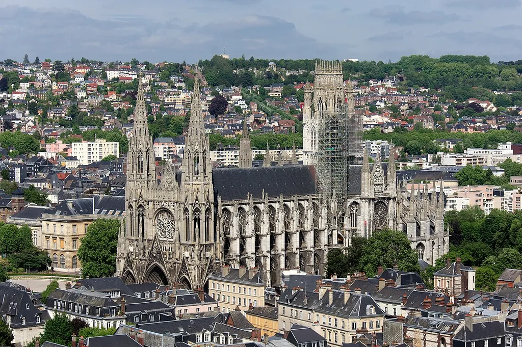 Abbatiale Saint-Ouen vue depuis la cathédrale Notre-Dame de Rouen