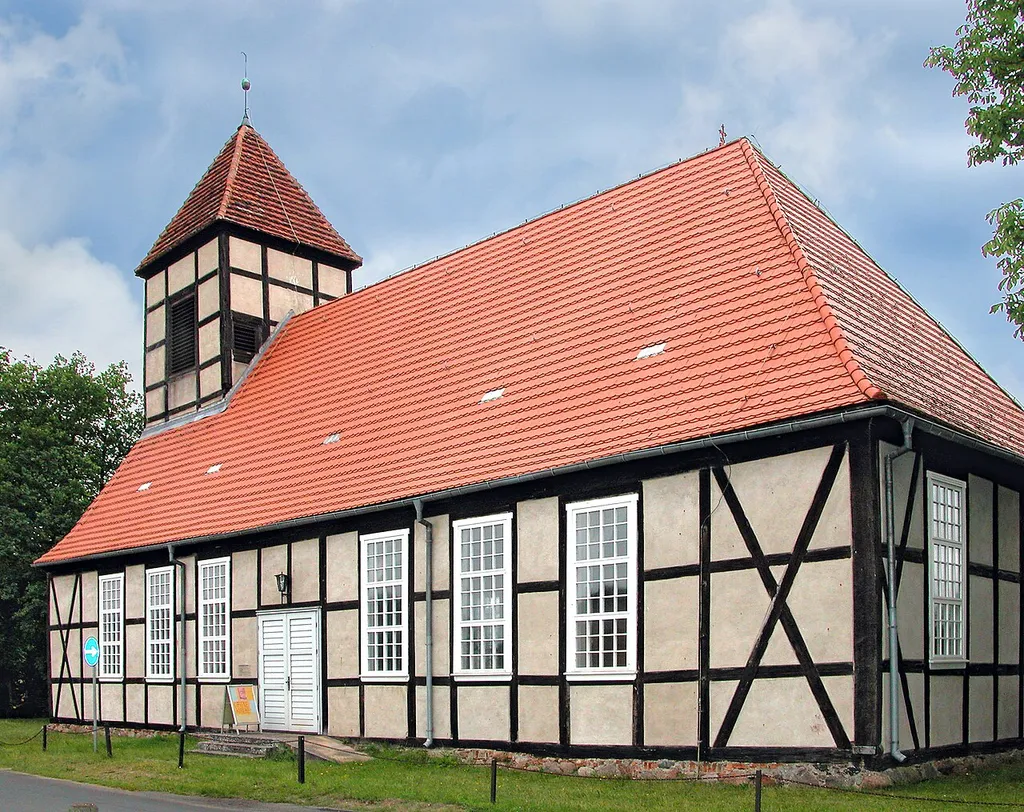 23.06.2004 17374 Leopoldshagen, Dorfstraße 46 (GMP: 53.774514,13.896302): Fachwerk-Dorfkirche, erbaut 1753-1755. [DSCN4006.JPG]20040623280DR.JPG(c)Blobelt