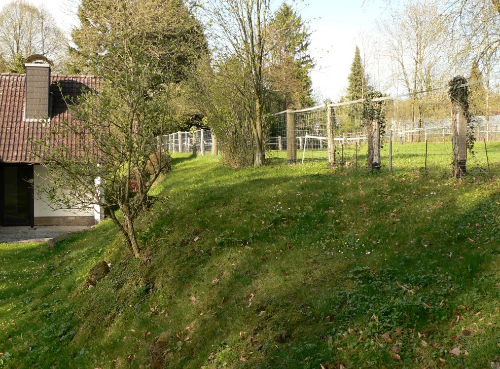 Wallböschung der Alten Bückeburg in Obernkirchen