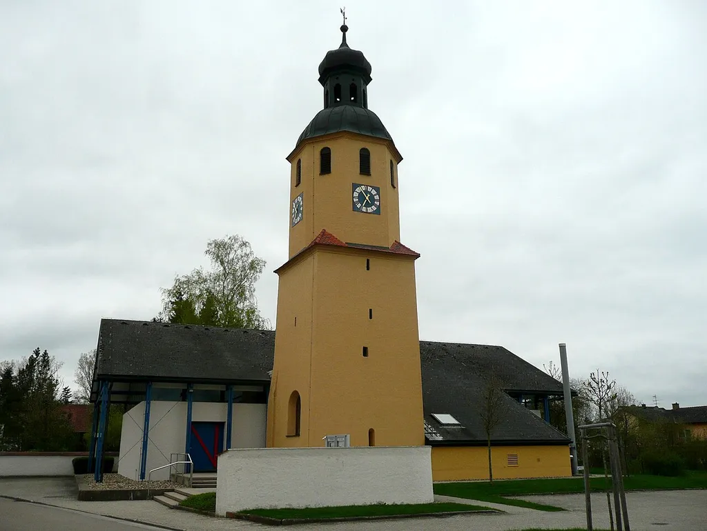 Katholische Filialkirche St. Andreas in Adelschlag. Ansicht von O.