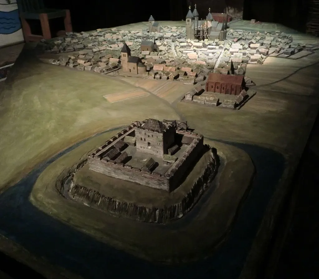 Model in Västergötlands Museum of the swedish town Skara, as it looked in the 13th century. In the foreground is the castle Gälakvist, and in the central town, the Skara Cathedral is being rebuilt in gothic style.