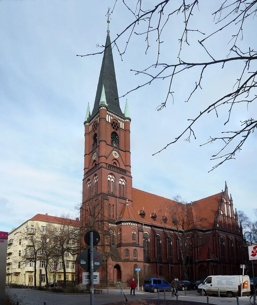 Straße in Friedrichshain, Samariterkirche