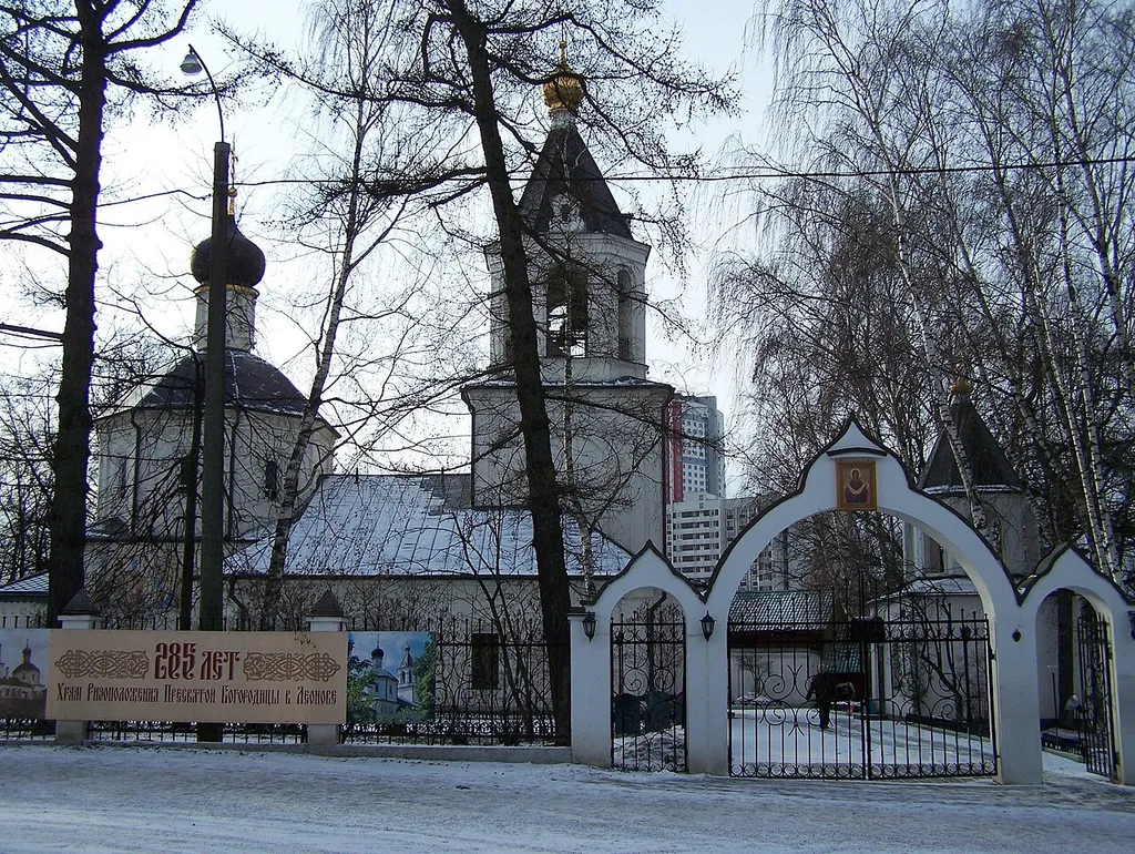 Церковь Ризоположения Пресвятой Богородицы в Леонов