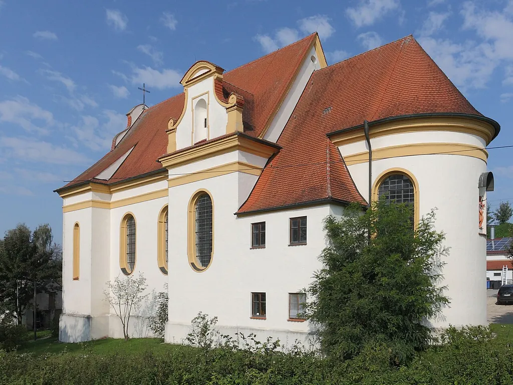 Wallfahrtskirche Maria Feldblume; Ansicht der 1684/86 im Auftrag des Wettenhausener Propstes Dionysius von Rehlingen errichteten Kirche von Süden; Entwurf wird Michael Thumb zugeschrieben. 1761 Umgestaltung durch Joseph Dossenberger d.J.