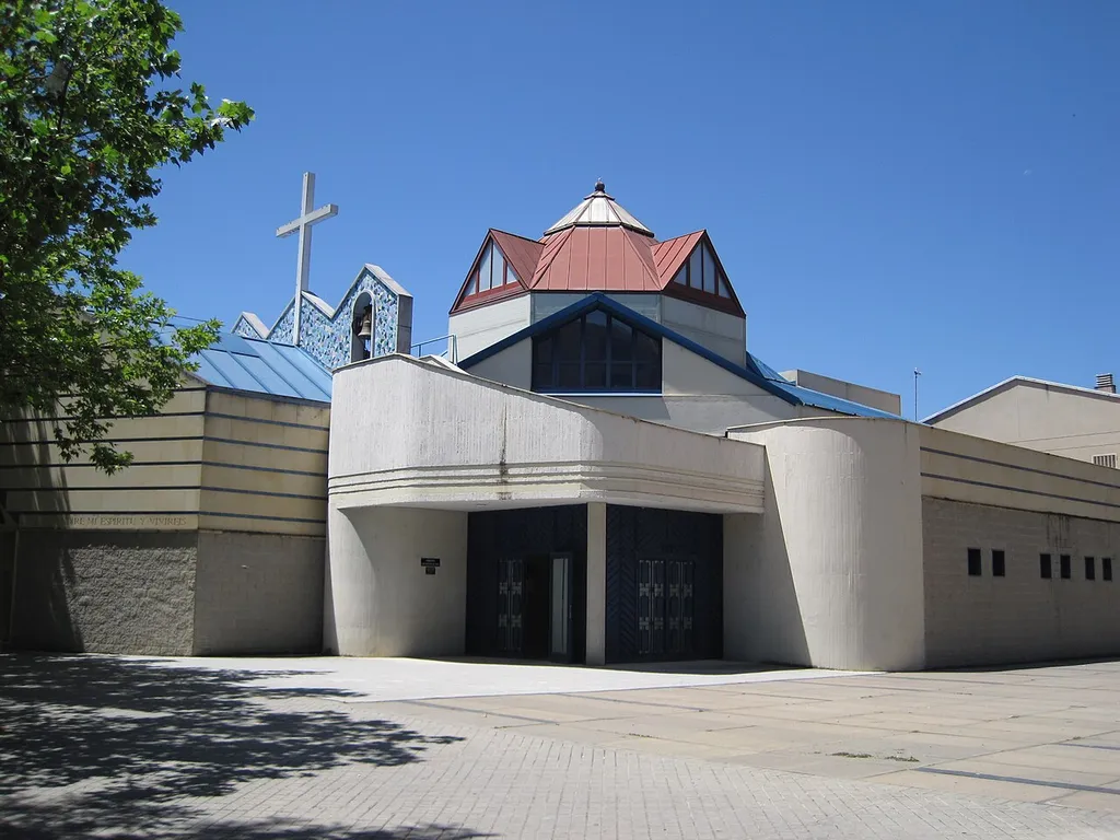 Iglesia de San Vicente de Paúl, en el barrio de Huerta de Rey (Valladolid, España).