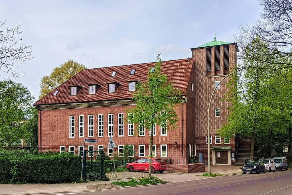 Wichernkirche im Hamburger Stadtteil Hamm, Wiederauf- und Umbau nach dem Zweiten Weltkrieg durch W. Manshardt