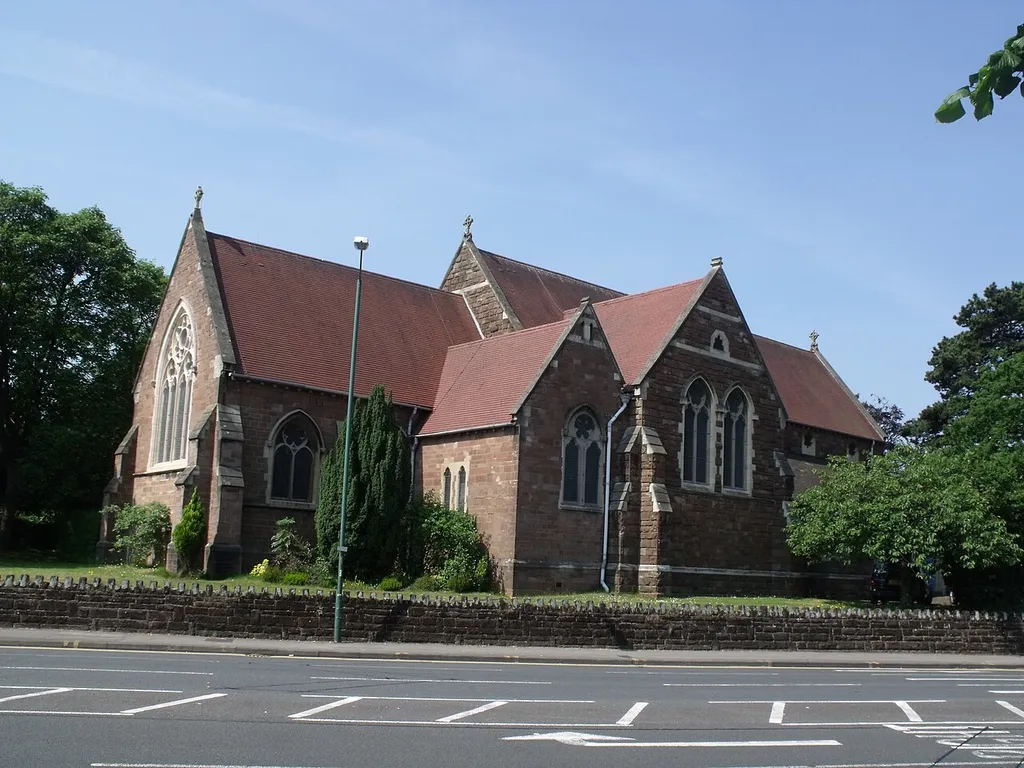 This is the Parish Church of St Margaret in Olton. From the Warwick Road. It belongs to The Church of England, and is in the Diocese of Birmingham. Construction began in 1880 and ended in 1896. It is in a triangle between the roads: Warwick Road, Old Warwick Road and St Margarets Road.