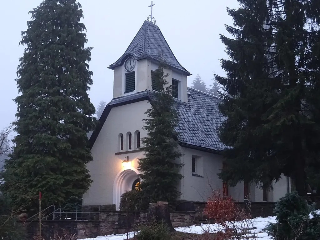 Oberbärenburg; evangelische Waldkapelle im Winter,