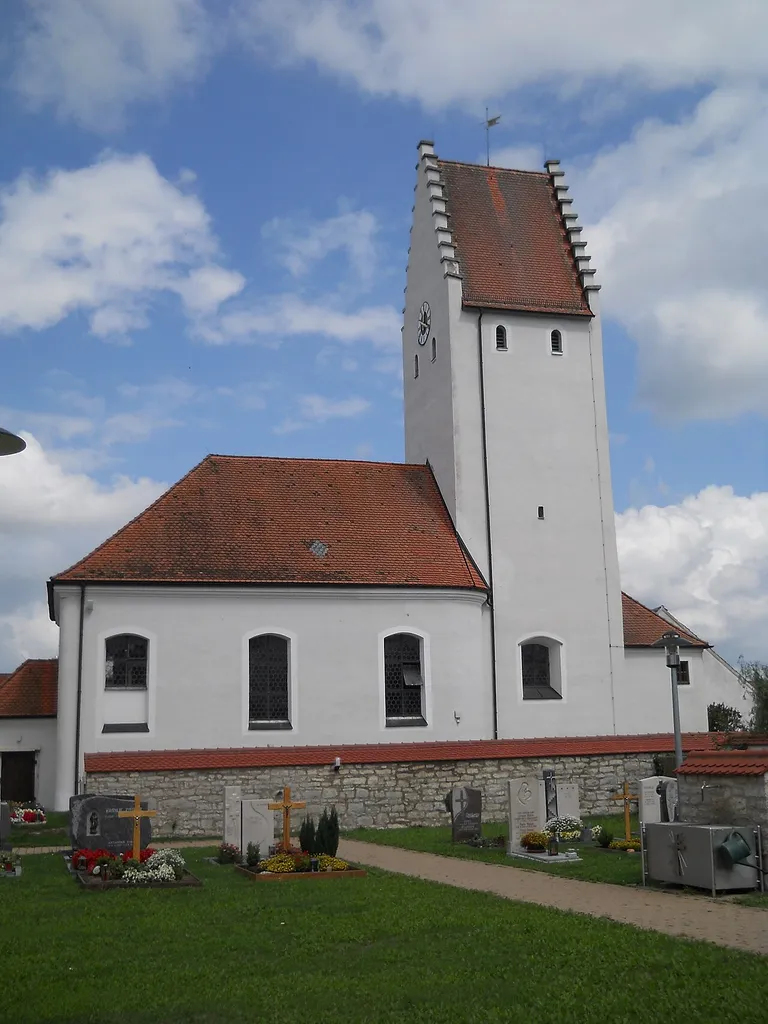 Die Pfarrkirche St. Ulrich in Kevenhüll, Gemeindeteil von Beilngries im oberbayerischen Landkreis Eichstätt