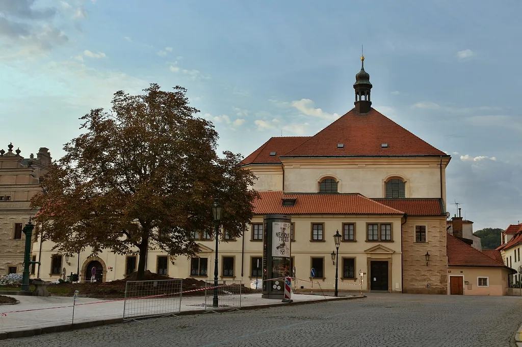 Klášter bosých karmelitánek s kostelem sv. Benedikta na Hradčanech v Praze