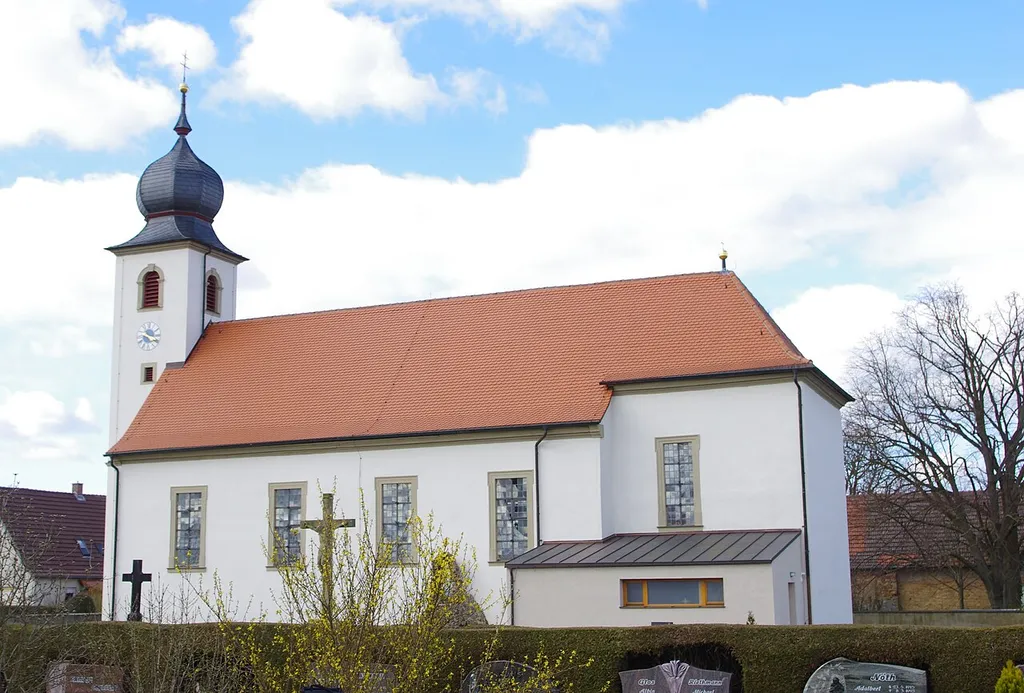 This is a picture of the Bavarian Baudenkmal (cultural heritage monument) with the ID D-6-78-150-72 (Wikidata) Kirche St. Bartholomäus, Bartholomäusplatz, Oberspiesheim, Gemeinde Kolizheim, Unterfranken, Deut schland