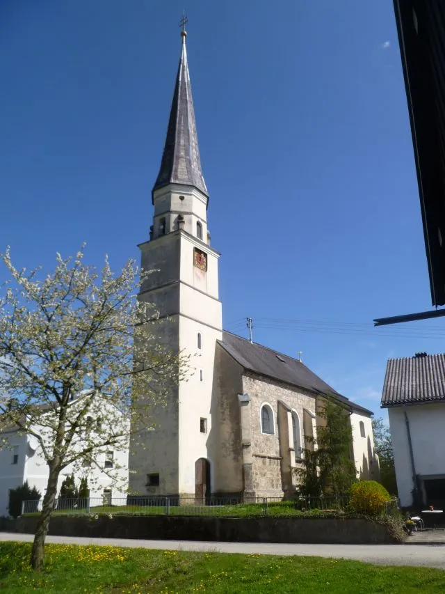 Bogenhofen_-_Kath._Filialkirche_hl._Andreas This media shows the protected monument with ObjektID 58102 in Austria. (Commons, de, Wikidata)