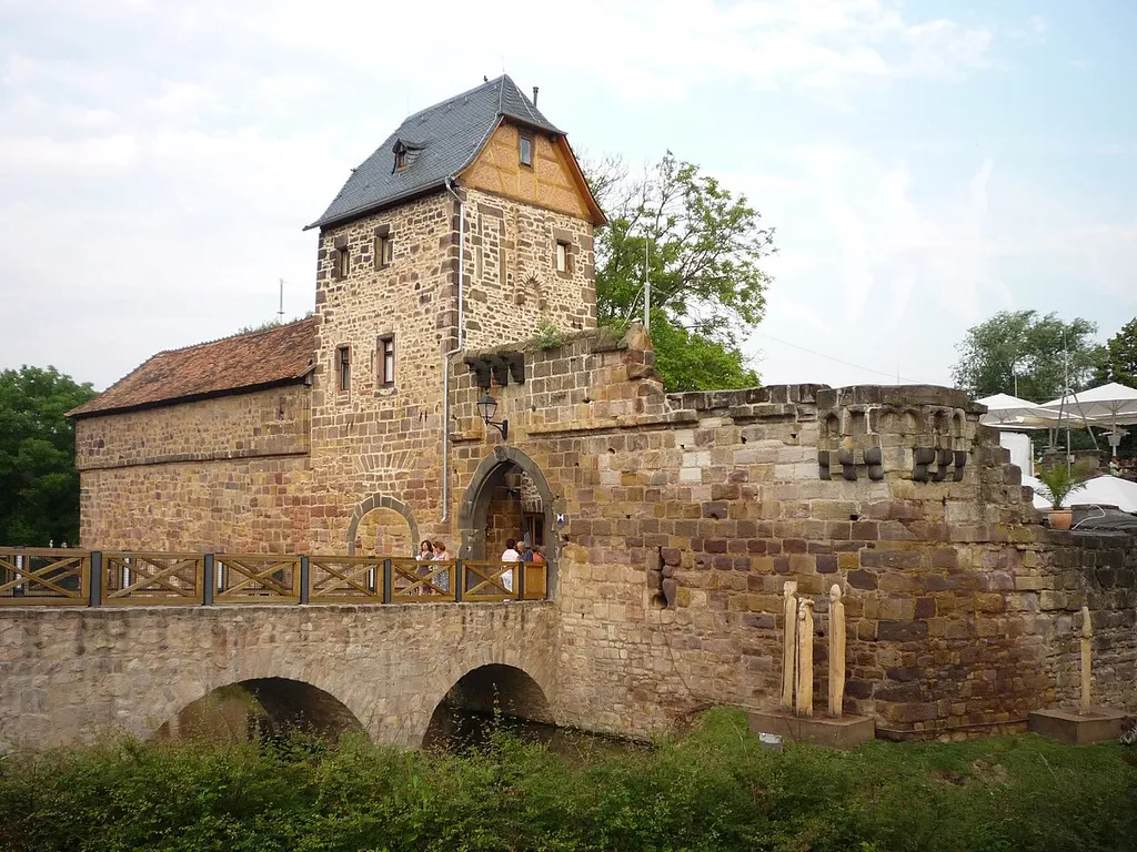 Wasserburg - Burg-Ruine, 12. bis 13. Jahrhundert erbaut, 1399 zerstört.