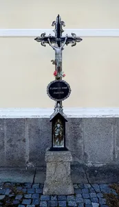 wayside cross at the church in Mladá Vožice