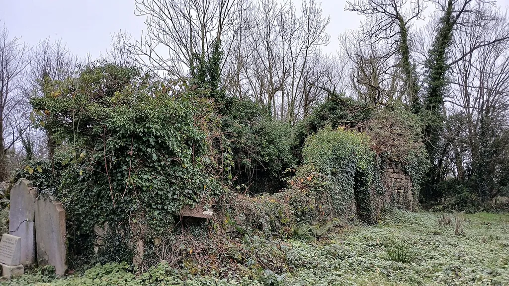 Derrynahinch Church ruin