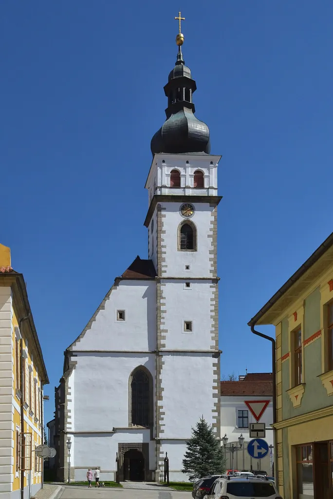 Nové Hrady - kostel svatého Petra a Pavla