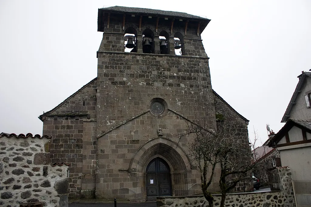The church of St Victor, dates from the nineteenth century for its oldest parts: tower in comb form, porch .....
