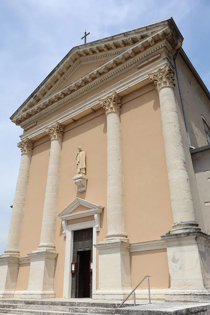 Azzago (Grezzana, Veneto, Italy), Saint Peter in Chains church