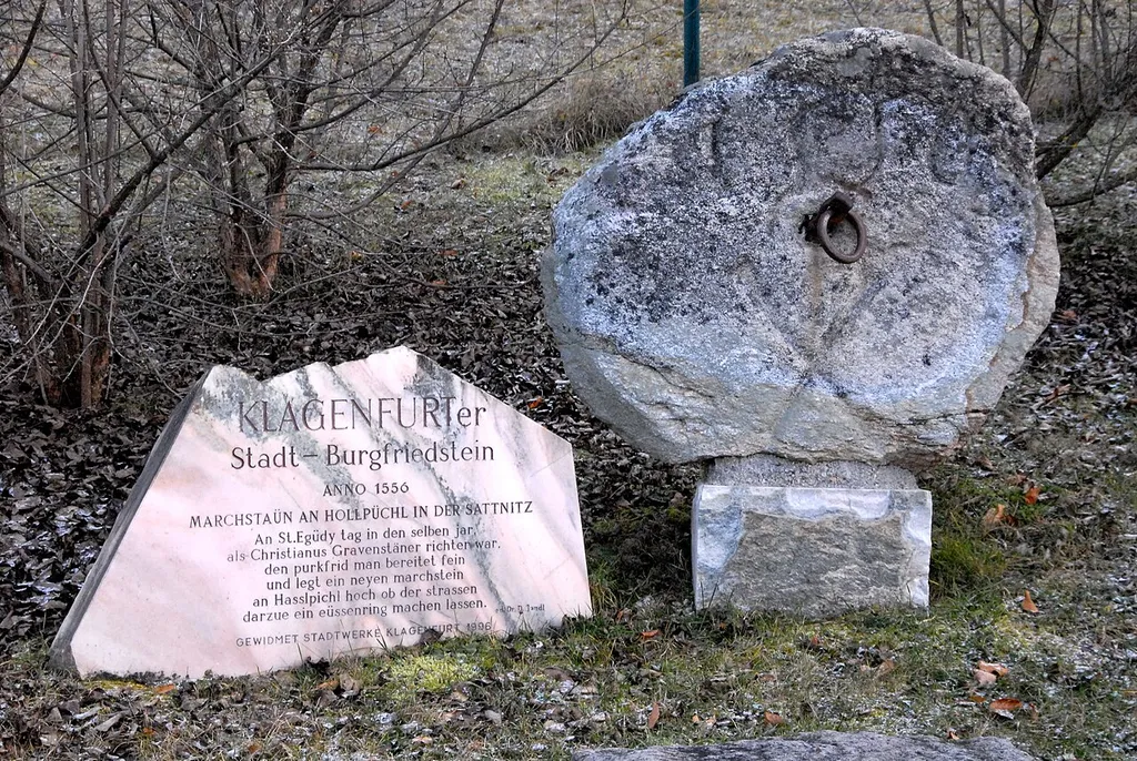 Burgfriede boundary stone with iron ring from the year 1556, marking the southern city limit of Klagenfurt, on Quellenstraße, 13th district “Viktring” of the Carinthian capital Klagenfurt, Carinthia, Austria, EU